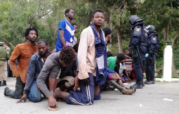 ONG denuncian "la obsesión" de la Comisión Europea "por expulsar a los migrantes en vez de respetar sus derechos"