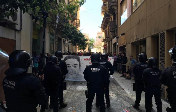 Siete mossos heridos y ningún activista detenido este domingo en Gràcia (Barcelona)