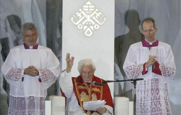 El papa se despide de Madrid con una misa multitudinaria en Cuatro Vientos