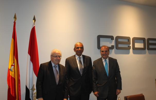 El embajador de Egipto en España presenta en la CEOE las oportunidades de negocio en el país