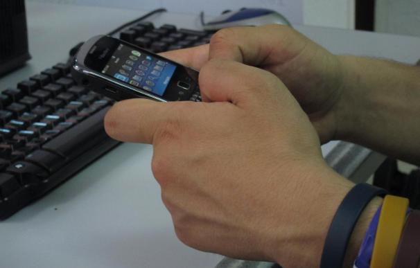 OCU lanza la primera compra colectiva de telefonía móvil para conseguir mejores precios