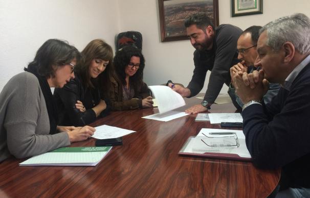 Junta y Ayuntamiento analizan los proyectos medioambientales de El Campillo