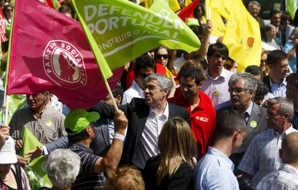 La renuncia del primer ministro y el rescate financiero marcan las elecciones anticipadas en Portugal.