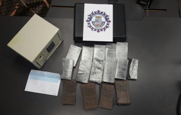 Policía Local halla en Jumilla material que se suele utilizar para este el timo de los billetes tintados