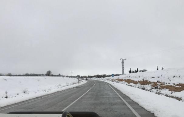 La nieve obliga a usar cadenas en cinco tramos de carreteras de CyL y a cerrar el puerto de La Hoya en Salamanca