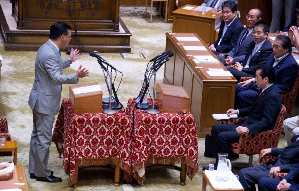 La oposición presenta una moción de censura contra el Gobierno de Naoto Kan