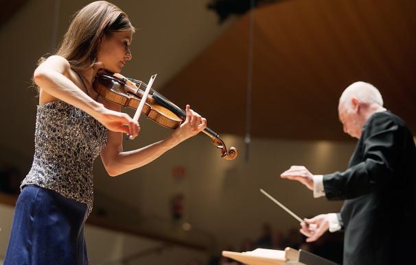 La Orquesta de València inicia el abono de primavera con la violinista alemana Arabella Steinbacher