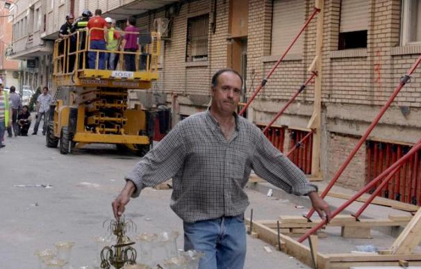 "Cerrado por derribo", imagen de Lorca tres semanas después de los terremotos