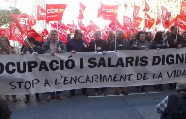 CCOO PV y UGT-PV protestan "contra la avaricia" y la "insolidaria" subida de salarios del 1,5% propuesta por la patronal