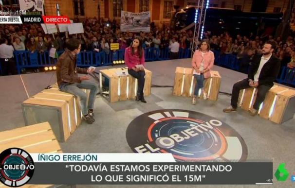 Los indignados del 15M se enfrentan a Podemos al grito de "Errejón, fuera del plató"
