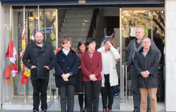 Gobierno vasco, Diputación y Juntas de Gipuzkoa se concentran en San Sebastián para condenar el atentado de Londres