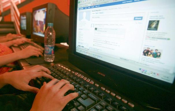 Los españoles dedican un 20% de su tiempo en Internet a las redes sociales