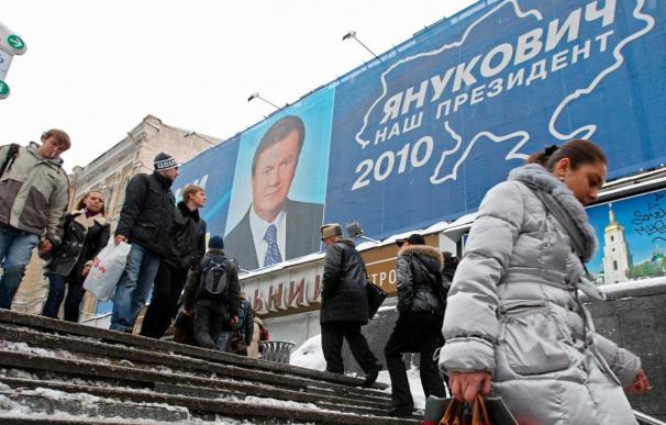 Timoshenko y Yanukóvich se disputan el poder en unos comicios con pronóstico incierto