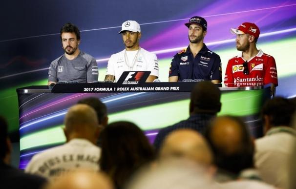 Hamilton: "Necesitamos que Alonso tenga un buen coche para que esté en la lucha con nosotros"