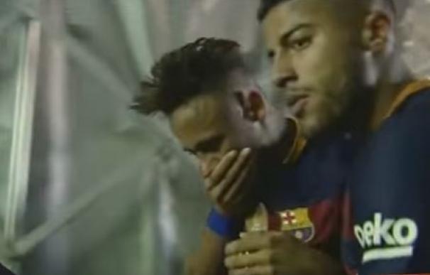 Neymar recibió un golpe en la cara en Granada