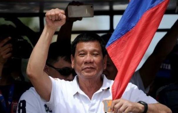 Duterte amenaza con decretar la ley marcial y suspender las eleccionesd