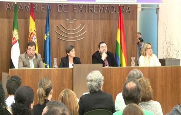 El colectivo LGBT pide el desarrollo de la ley extremeña y la puesta en marcha del protocolo de atención a transexuales
