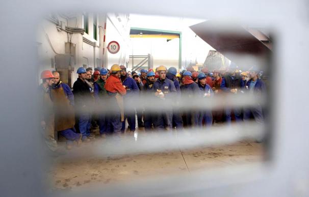La Policía desaloja a los huelguistas del naval encerrados en el astillero
