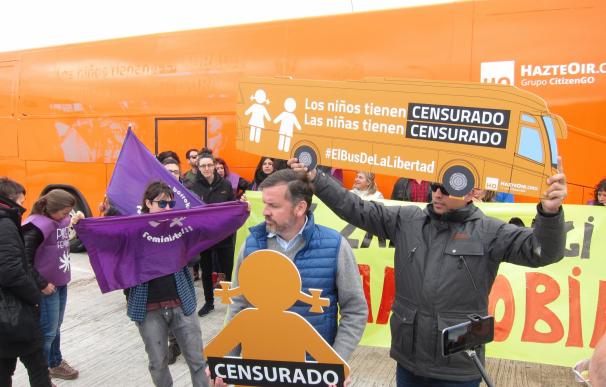 El Parlamento de Navarra insta al Gobierno central a retirar la declaración de utilidad pública a Hazte Oír