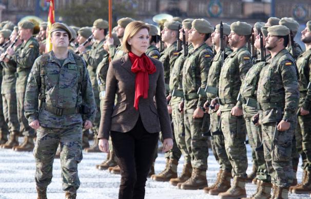 Cospedal inicia con el Cuartel General de la Fuerza Terrestre en Sevilla un día de visitas a sedes militares andaluzas
