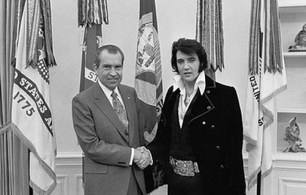Elvis Presley visita a Richard Nixon (http://www.flickr.com/photos/usnationalarchives)
