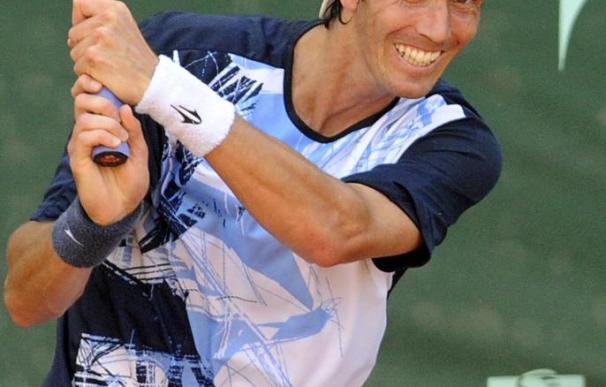 Los españoles Martín y Granollers y el argentino Chela pasan a octavos del ATP de Santiago