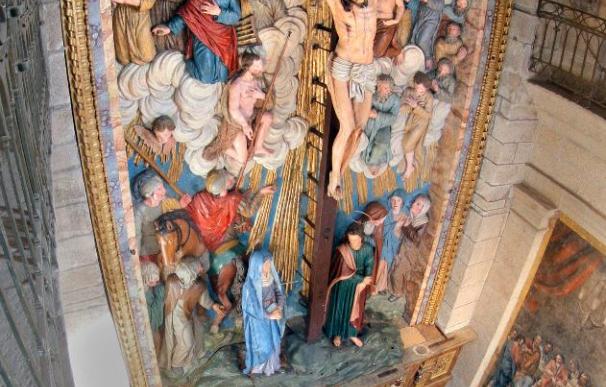El retablo mayor de la capilla de Ánimas vuelve a lucir en todo su esplendor