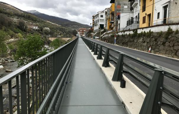Fomento pone en servicio dos pasarelas peatonales en Cabezuela del Valle entre la carretera N-110 y el río Jerte