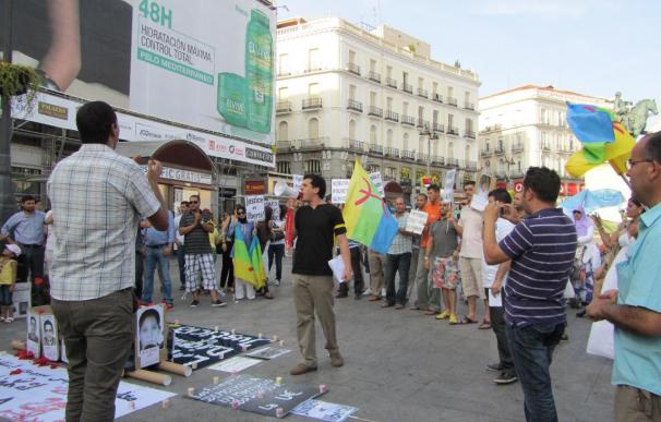 Medio centenar de marroquíes manifiestan en Sol su rechazo a las reformas propuestas por Mohamed VI