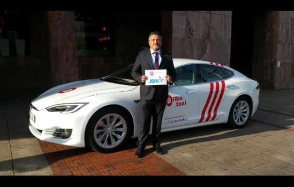 JoinUp presenta el primer taxi eléctrico modelo Tesla que da servicio en España