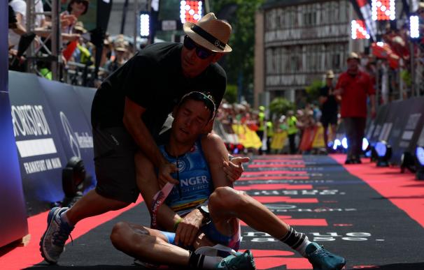 Varios triatletas llegaron exhaustos a la meta del IronMan de Frankfut