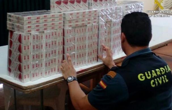 Detenidos 30 miembros de una organización internacional de contrabando de 'marcas blancas' de tabaco