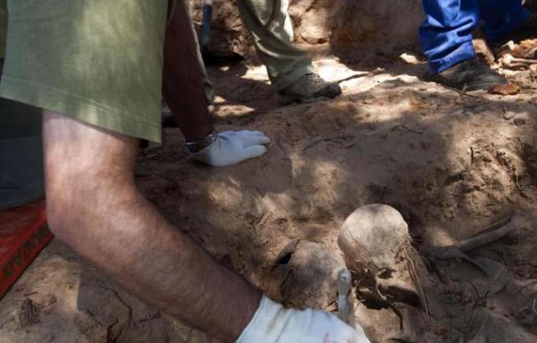 Encuentran unos 70 cuerpos "muy deteriorados" en una fosa de La Pedraja (Burgos)