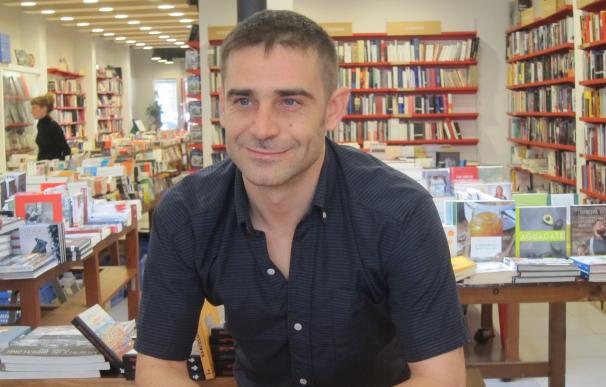 Jordi Amor vuelca una "historia de caída libre" en su novela ganadora del Premi Documenta 2016