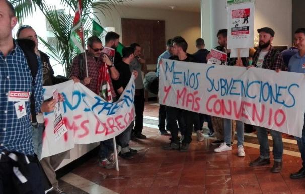 Trabajadores protestan en un céntrico hotel por el "bloqueo" en la negociación del convenio de hostelería