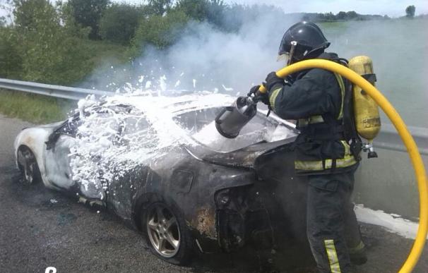 En España se quemaron 349 coches en el primer cuatrimestre, 11 de ellos en Asturias
