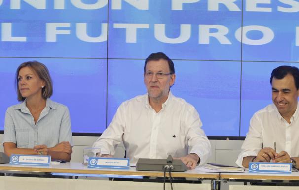 Rajoy pide a sus cargos "estar en la calle" con la gente para mantener la ventaja que el PP saca ahora al PSOE