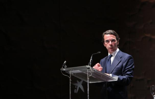 Aznar reclama una "segunda vuelta" de la reforma laboral y urge a un "cambio radical" en políticas fiscales