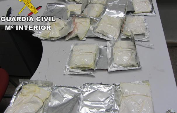 Dos detenidos en Barajas con casi 19 kilos de coca ocultos en tabletas de turrón y sobres de comida