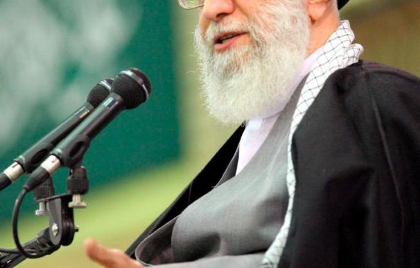Jameneí insiste en que Irán no pretende construir la bomba atómica