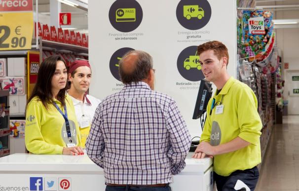 (Amp.) Carrefour creará empleo estable para más de 5.300 personas en España durante este año