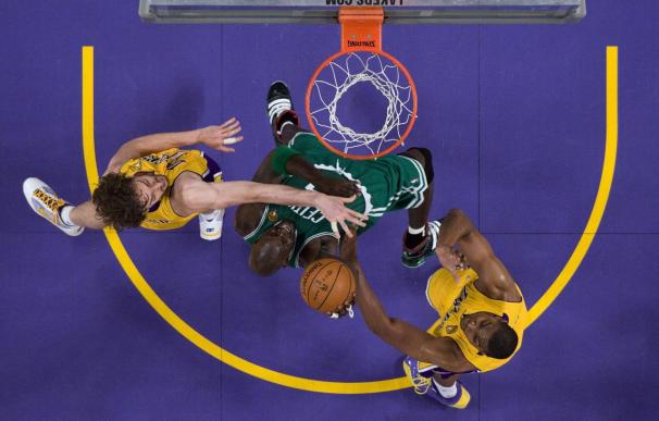 89-67. Los Lakers desdibujan a los Celtics y fuerzan el séptimo partido