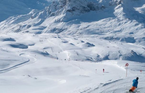 Un alud sepulta a "muchos esquiadores" en los Alpes franceses