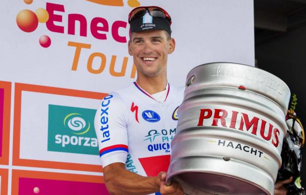Stybar, vigente campeón, gana la segunda etapa y asume el liderato del Tour