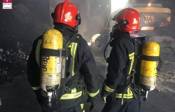 Los bomberos neutralizan la reacción química que ha obligado a evacuar una empresa de Vall d'Alba (Castellón)