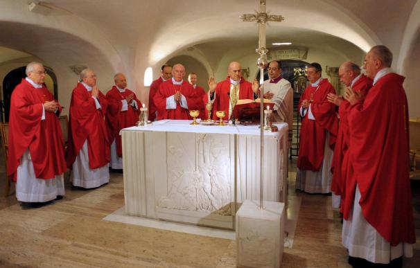 Benedicto XVI se reúne con los obispos irlandeses para atajar los casos de pederastia