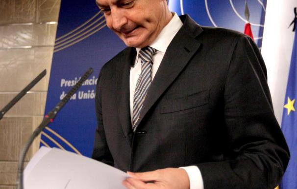 Zapatero viaja a la reunión del Eurogrupo que ratificará la ayuda a Grecia