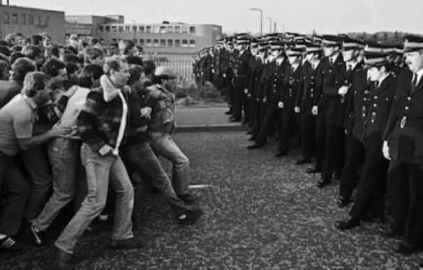 Mineros y policías, cara a cara durante la huelga del 84-85
