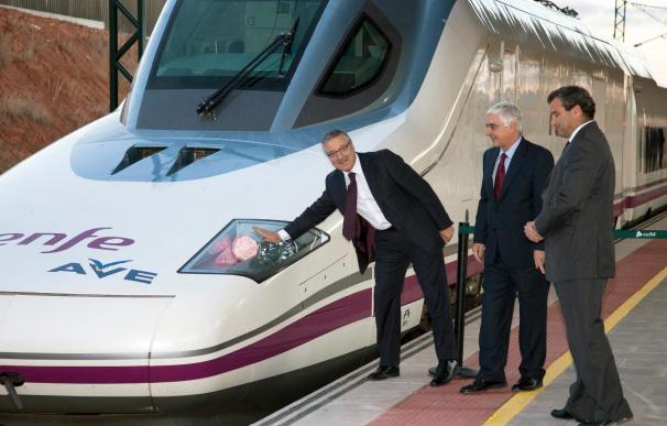 Los Príncipes inician el viaje inaugural del AVE que unirá Madrid, Cuenca y Albacete