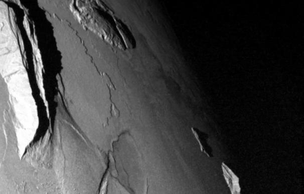 La formación de montañas en la luna Io pudo darse en la joven Tierra
